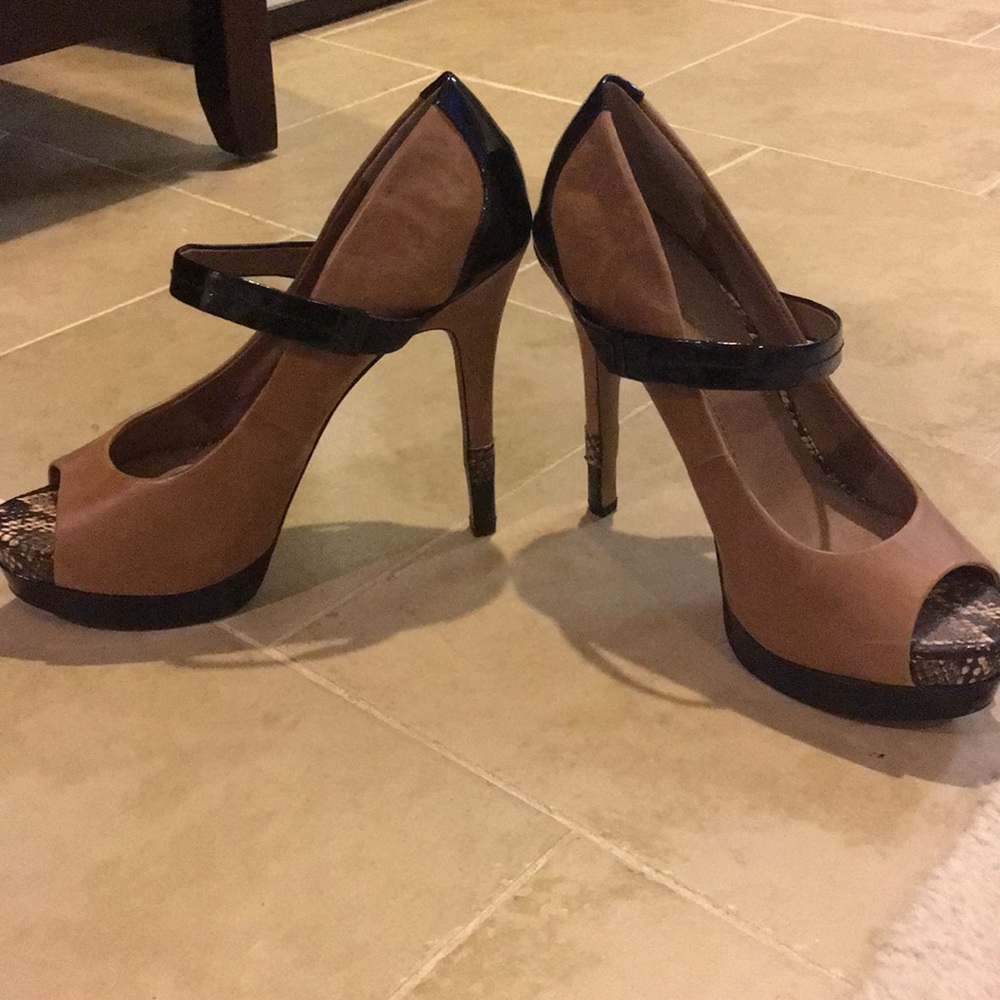 Jessica Simpson peep toe heel